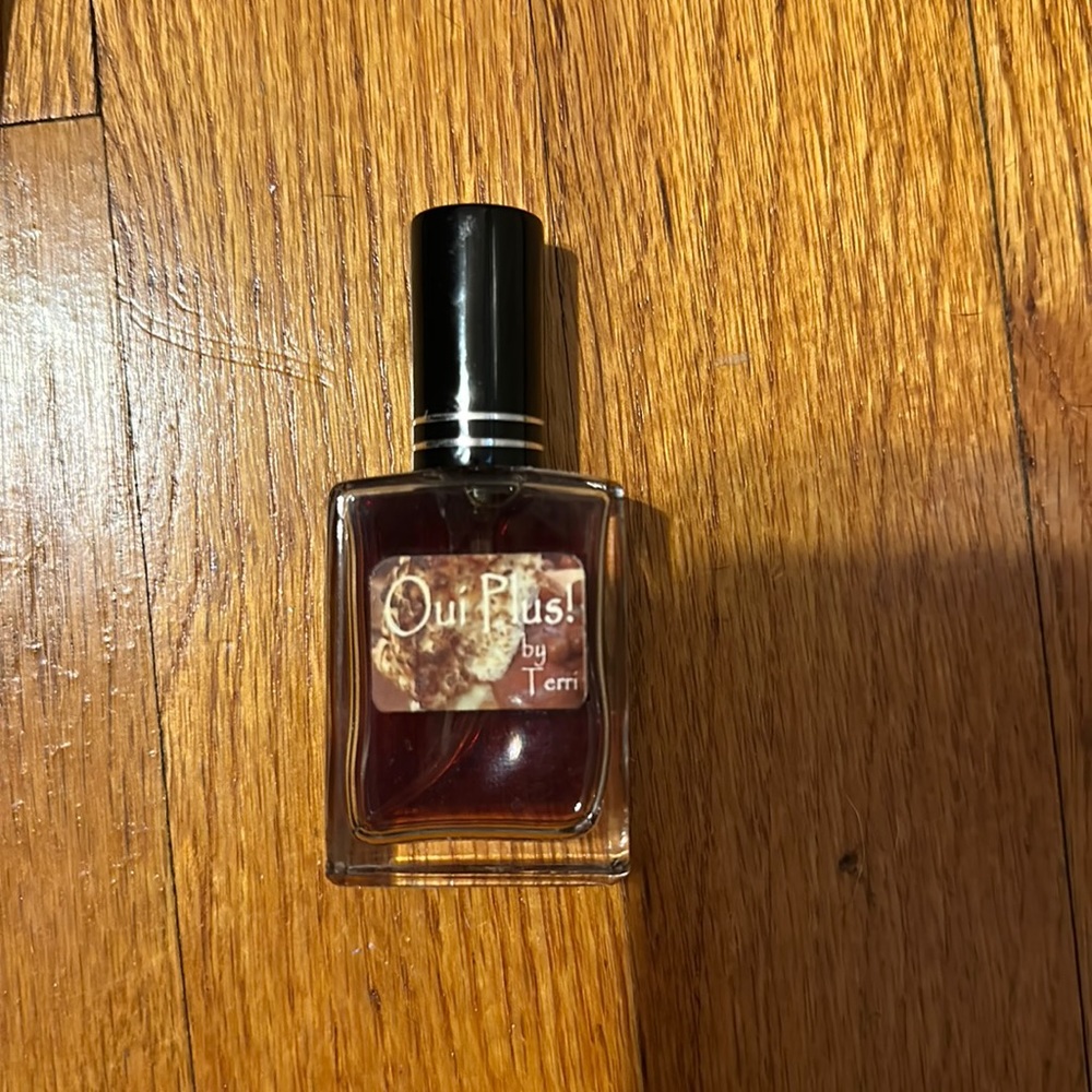 SOLD****** Kyse Oui Plus Perfume Spray. 15mL EdP Bottle